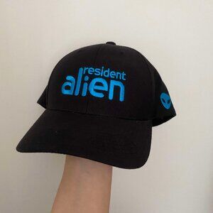 Resident alien season 2 baseball hat sci-fi unworn one size TV memorabilia